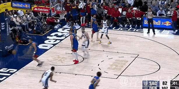 约基奇接默里背后妙传命中三分